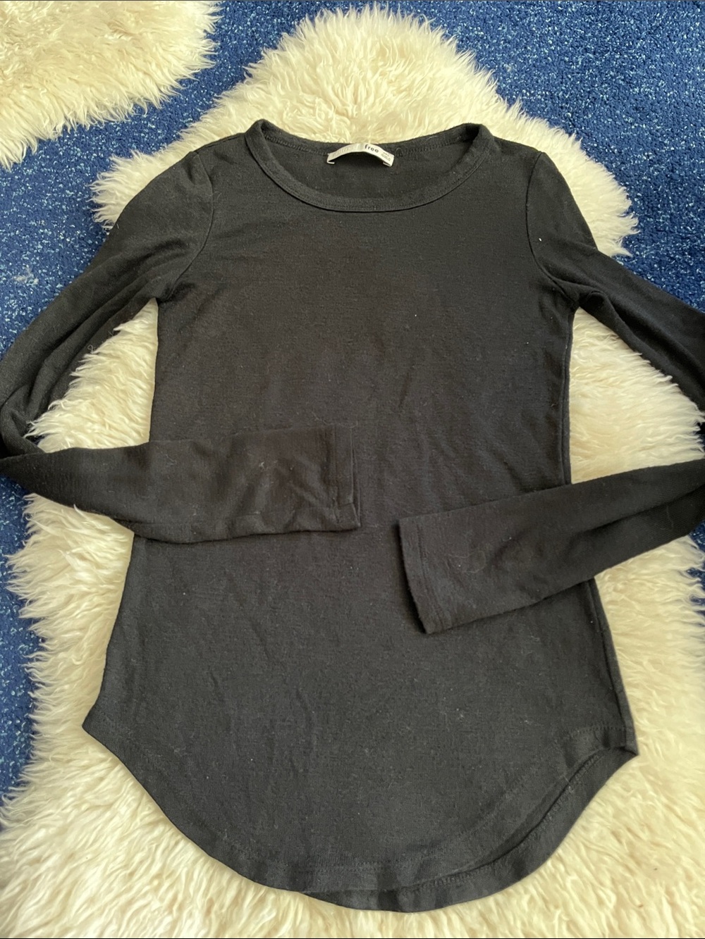 Wilfred Free Black Curved‑Hem Long Sleeve • XXS • GUC